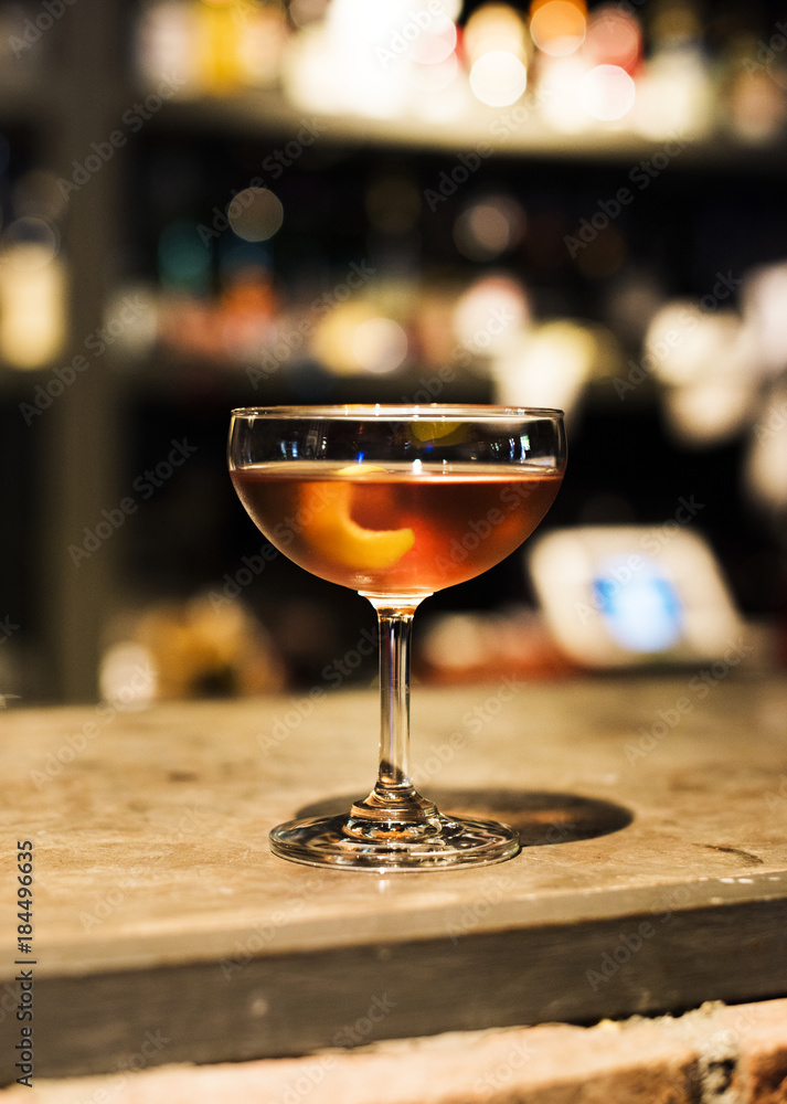 Naklejka premium Martini drink in a night club