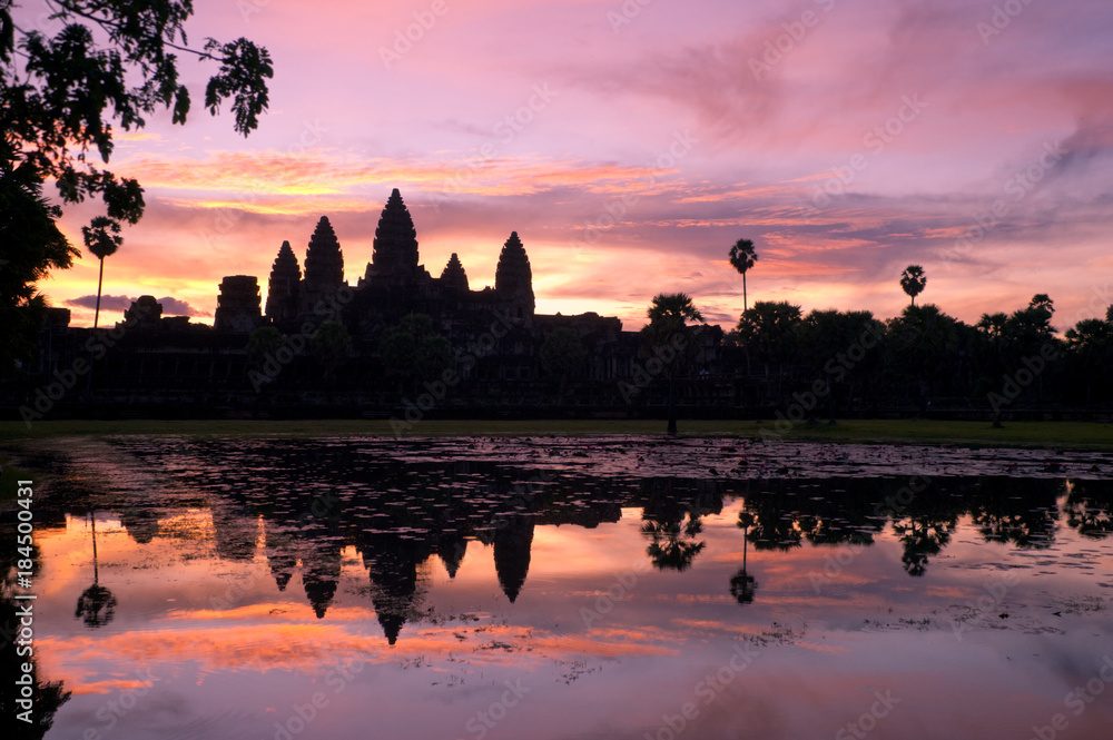 Fototapeta premium Early Morning Angkor Wat