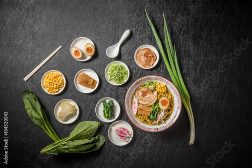 典型的な中華そば　Popular Chinese noodles (ramen)