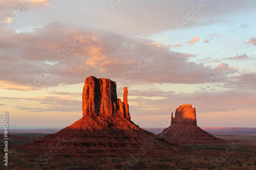Monument Valley at Sunset © Goldilock Project
