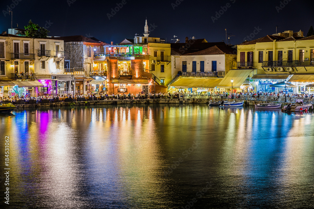 Obraz premium Terrace of restaurant full of people in port of Rethymno city -Crete, Greece
