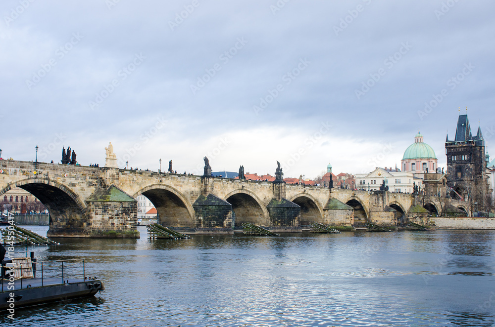 Obraz premium Charles Bridge from Mala Strana bank