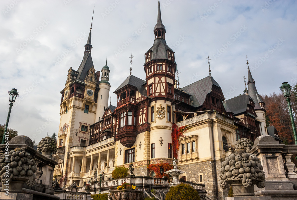 Fototapeta premium Peles castle, Sinaia, Romania.Overcast on a beautiful autumn day. Tight view