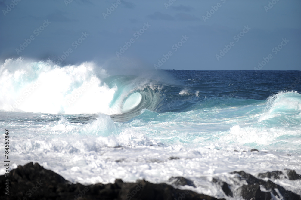 brechende Welle vor der kanarischen Insel Lanzarote