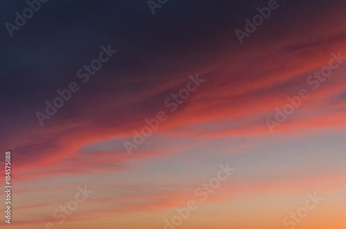 rote wolken bei sonnenaufgang © thomaseder