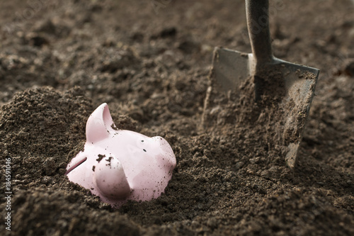Принти на полотні Shovel digging up piggy bank