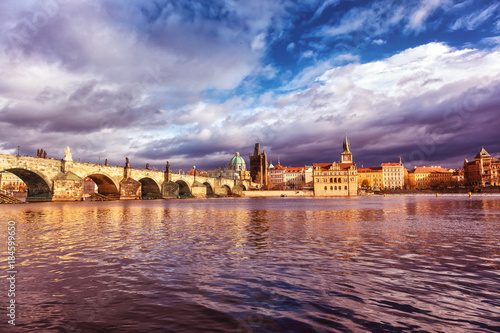 Vue du pont Charles, de la Vltava et du museum, Vieille ville (Stare Mesto), Prague, Bohême, République tchèque, Europe 