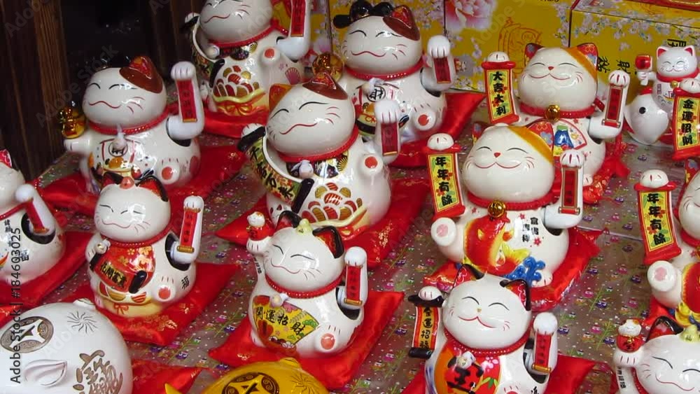 Japanese Fortune Cats (Maneki-Neko) Japanese Fortune Cats (Maneki-Neko)