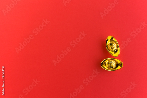 Photo Chinese New Year Background - Golden Ingots with Chinese Character Happiness and Prosperity on Red Background