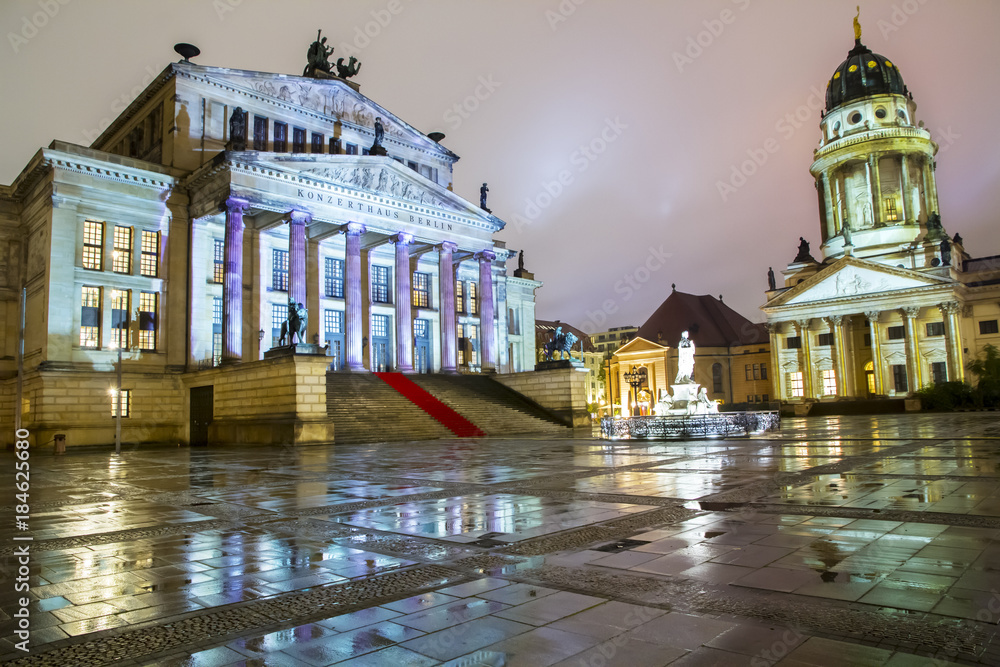 Obraz premium Berlin cityscape by night, Germany.