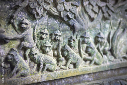 Bilde på lerret Fragment of bas-relief featuring monkeys on Padangtegal Great Temple of Death (P