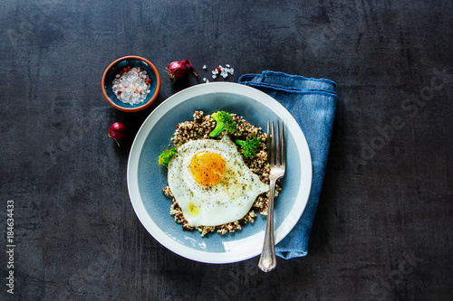 Quinoa, broccoli and egg bowl