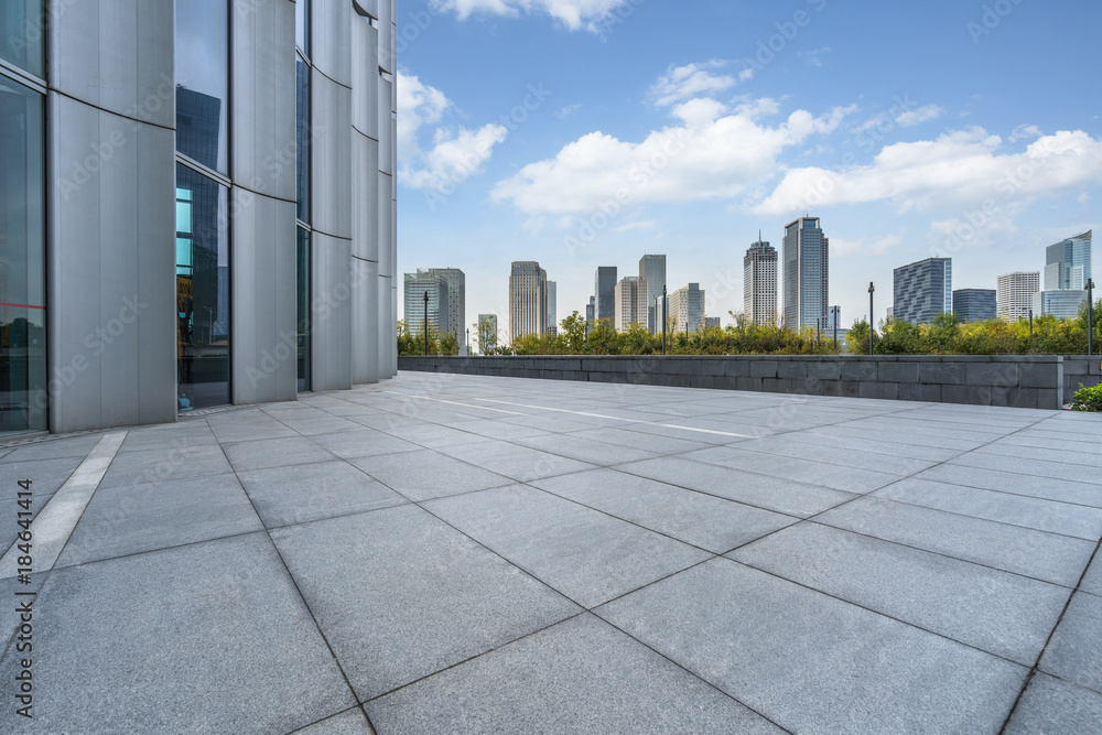 Fototapeta premium Panoramic skyline and buildings with empty square floor.
