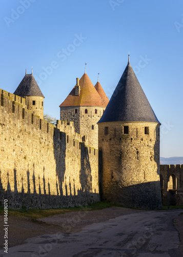 Murallas y torres de la ciudad de Carcassonne. Francia