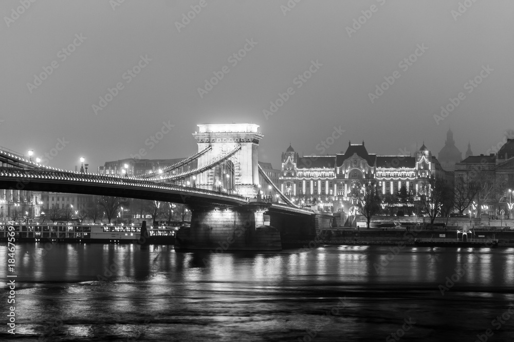  Széchenyi Chain Bridge