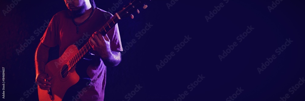 Guitarist performing in club - obrazy, fototapety, plakaty 