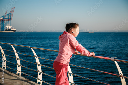 Fototapeta Naklejka Na Ścianę i Meble -  girl at the sea on the pavement