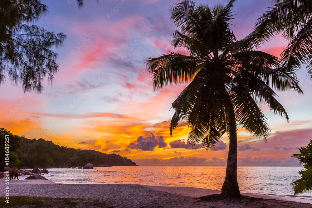 anse Lazio après le coucher du soleil, Praslin, Seychelles