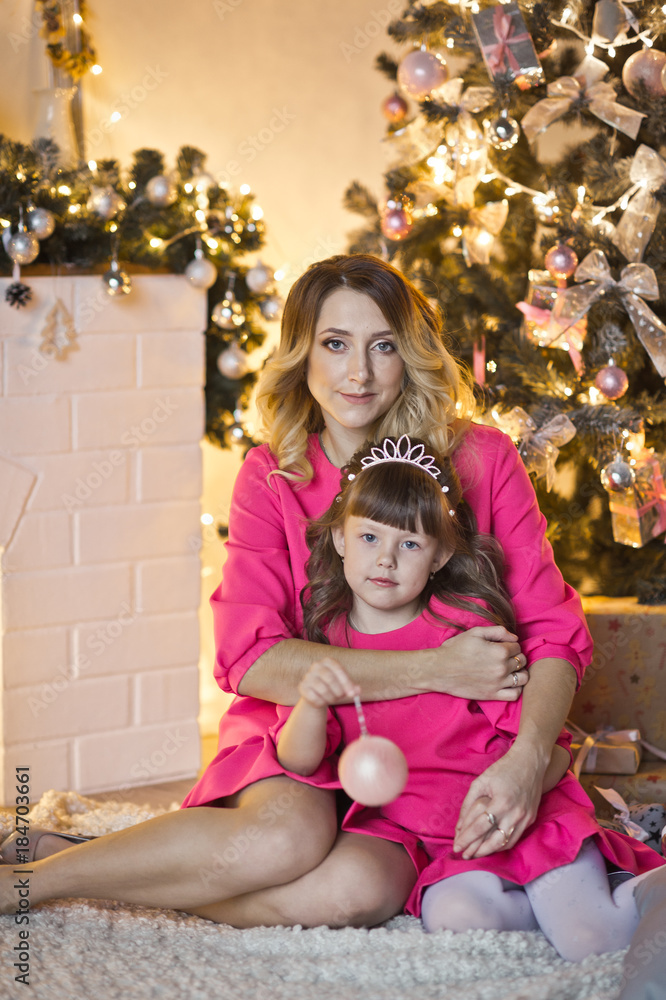 Mother and daughter in Christmas decorations 9874.