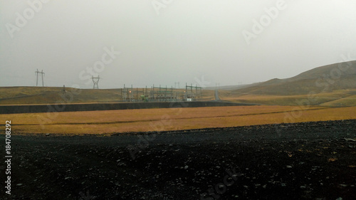 Una centrale nella nebbia islandese