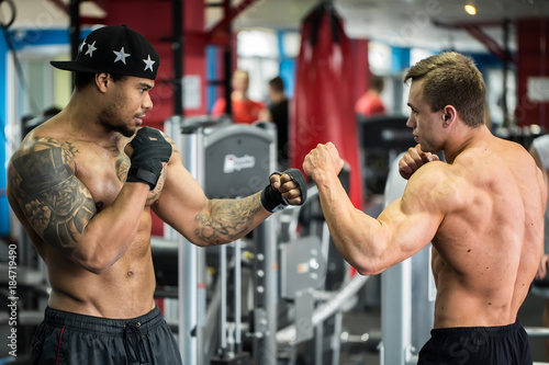 An image of two men at the gym © Artem Zakharov