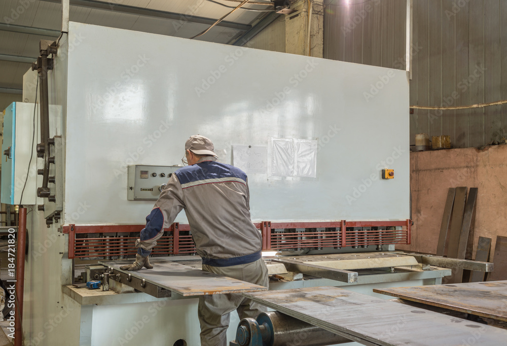 worker is stand at the press form machine closed type worker is stand at the press form machine closed type