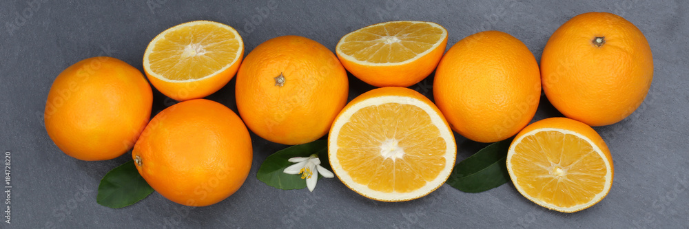 Fototapeta premium Orangen Orange Frucht Früchte Banner Schieferplatte von oben