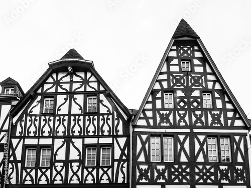 Fachwerkhäuser in der Altstadt von Trier in schwarzweiß