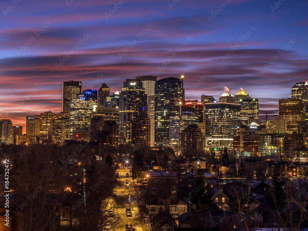 Obraz premium View of Calgary's skyline before sunrise. View is from the bluff overlooking the Bow River and downtown. 