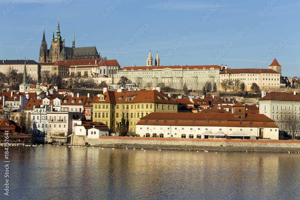 Obraz premium View on the winter Prague gothic Castle above River Vltava, Czech Republic