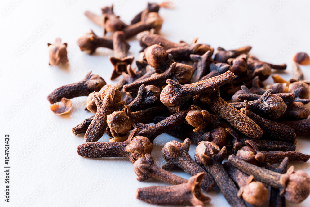 Fototapeta premium Raw Organic Brown Dried Cloves Ready to Use
