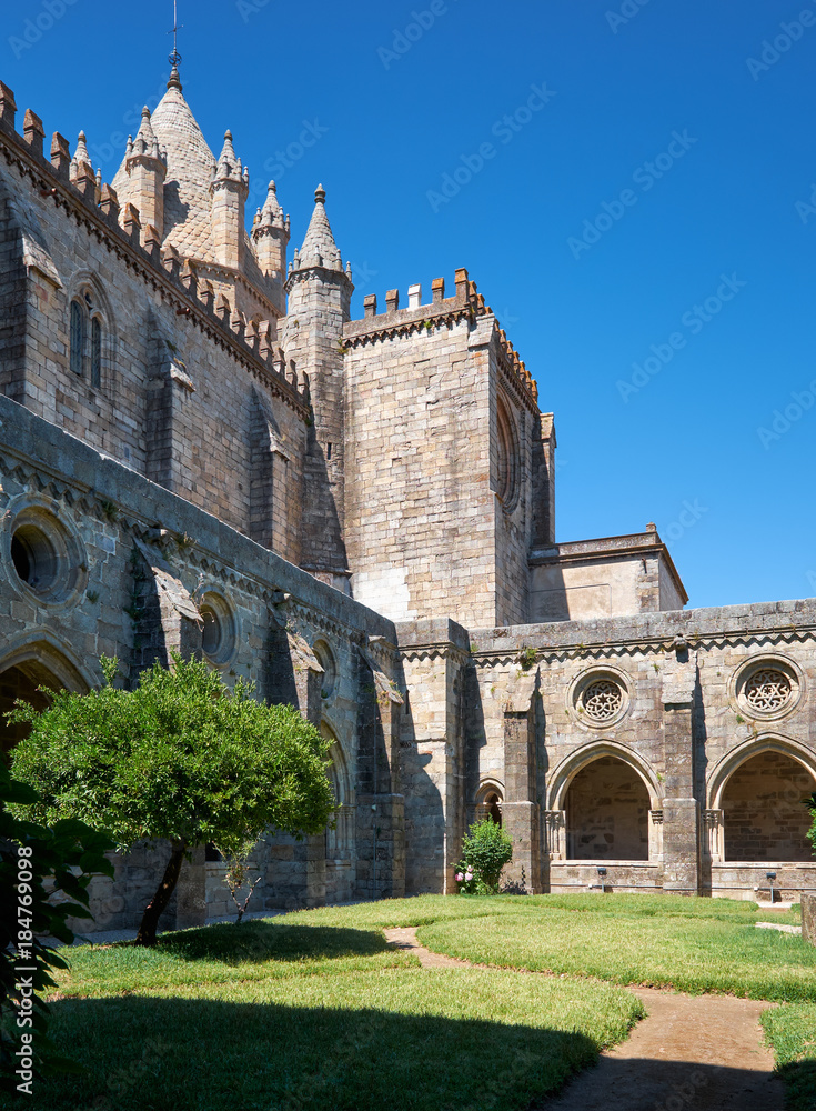 Cathedral (Se) of Evora with the cloister circumjacent the interior courtyard. Evora. Portugal.