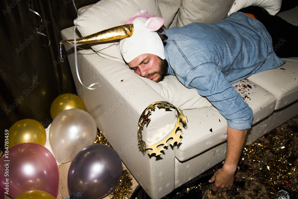 Drunk people in a party - obrazy, fototapety, plakaty 
