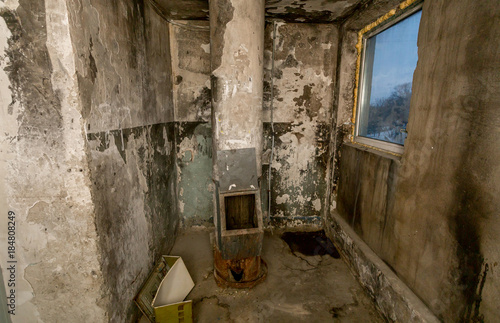 Fotografi Awful garbage chute in apartment building with cheap apartments