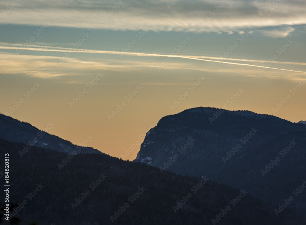 Obraz premium Dramatic Mountain Silhouette: Wallface Mountain, Adirondack High Peaks
