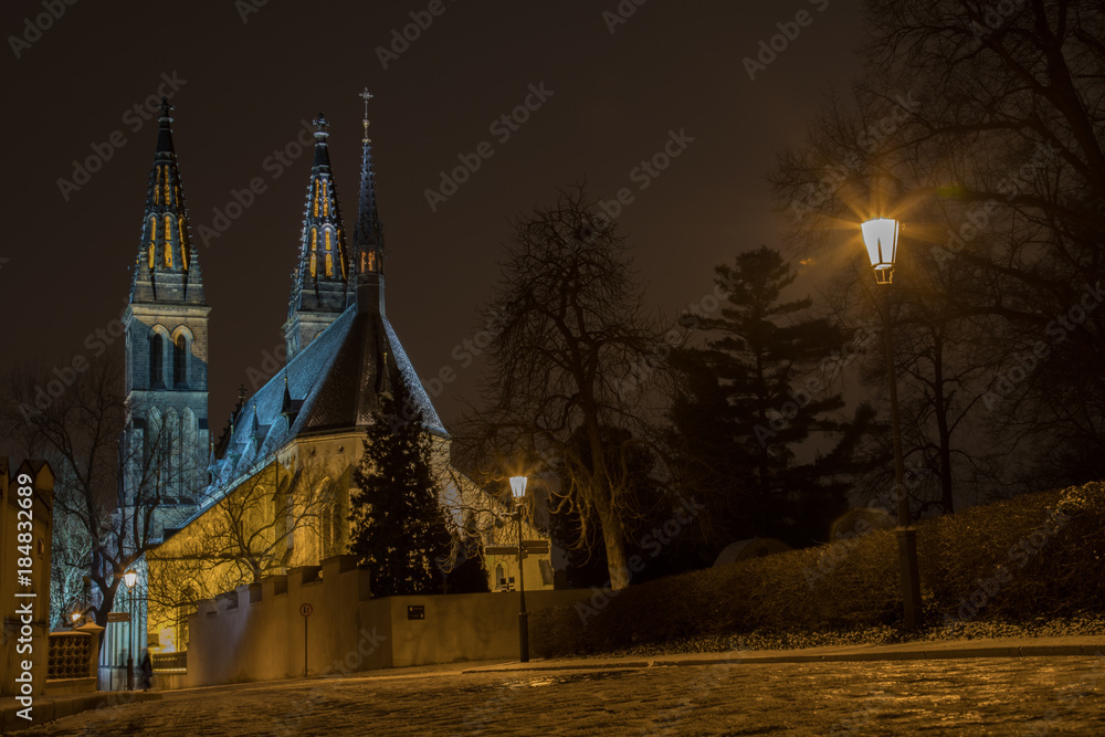 Fototapeta premium Vyšehrad St.-Peter-und-Paul-Kirche Prag