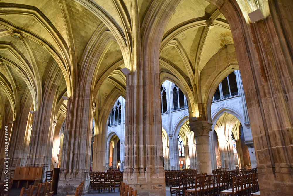 Voûtes gothiques de l'église Saint-Séverin à Paris, France