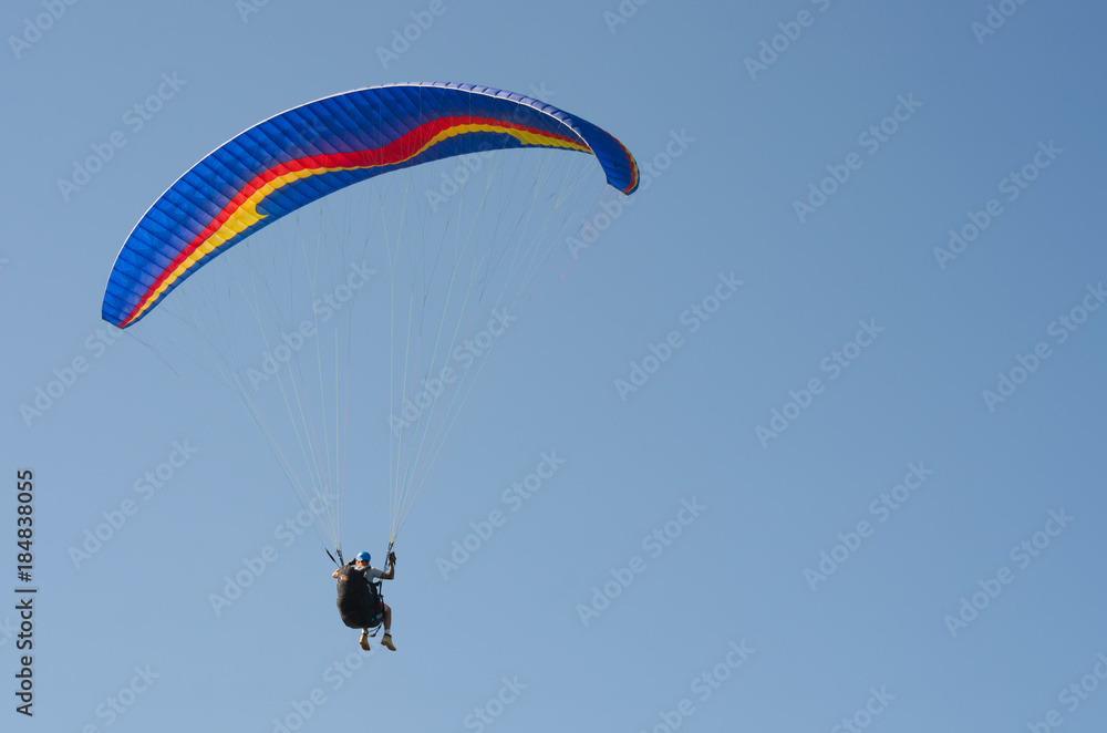 Esportistas praticando paraglider no brasil Esportistas praticando paraglider no brasil