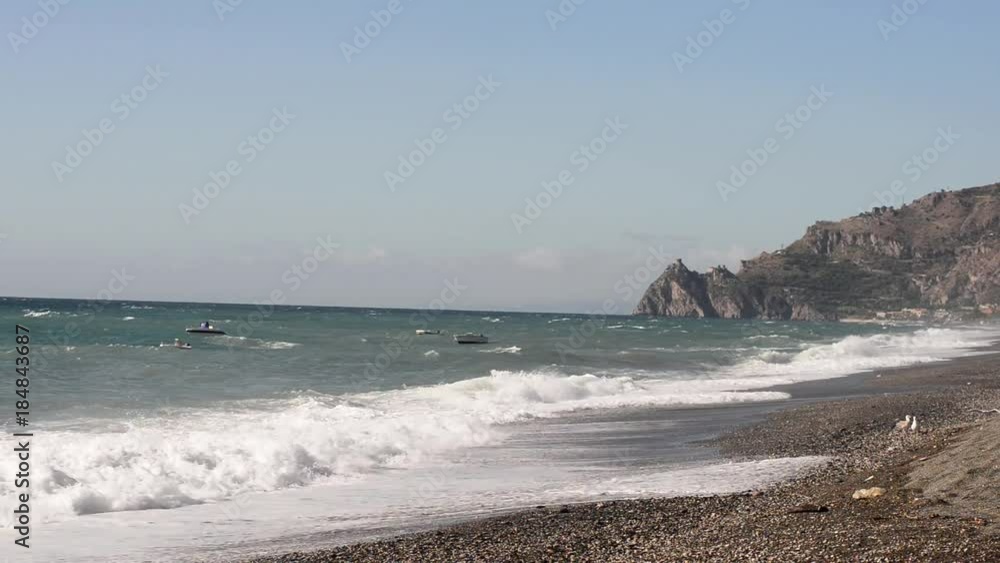 spiaggia di Taormina con mare mosso e forte vento spiaggia di Taormina con mare mosso e forte vento