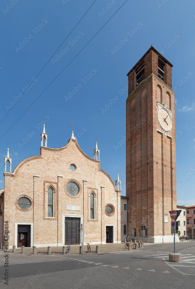 Treviso / Basilica in the old square