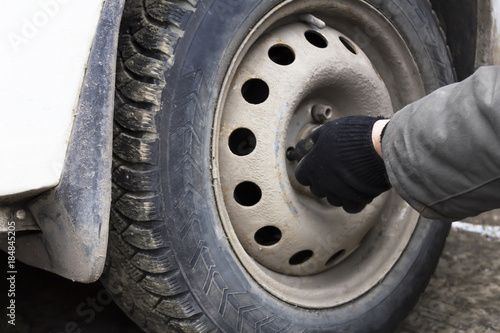 remove the nut the wheel of a car © Elena