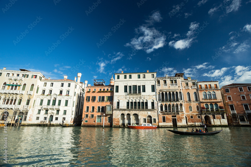 Naklejka premium Gondole in movimento
