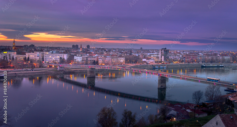 Naklejka premium Cityscape panorama with bridge
