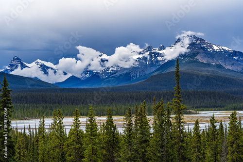 Scenic view of Icefields Parkway in Banff National Park, Alberta, Canada © Ferenc