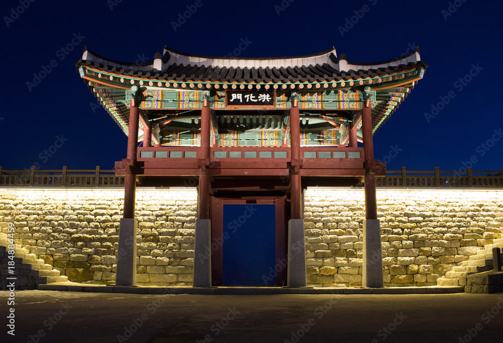 Fototapeta premium korea old big gate and wall