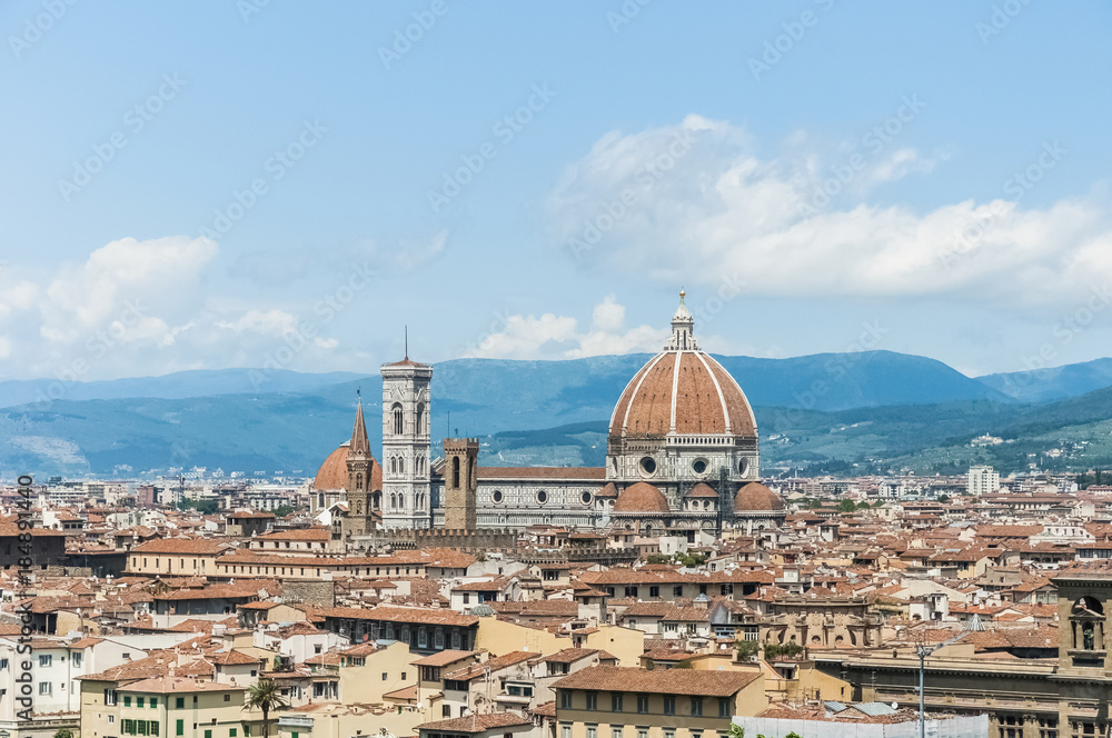 Fototapeta premium The Basilica di Santa Maria del Fiore in Florence, Italy