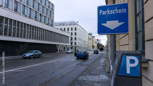 "Parkschein" (Parking ticket) sign in Munich city street © Ruben S.