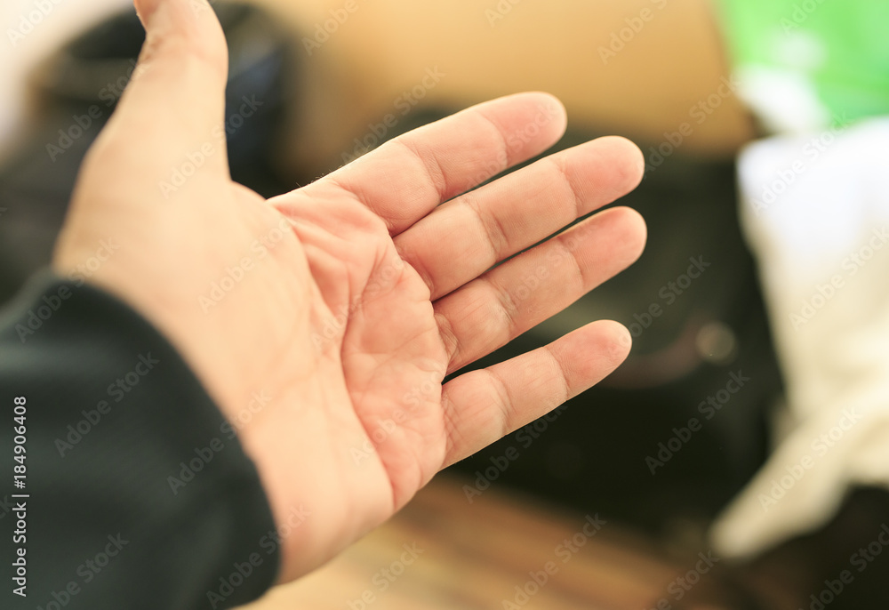Naklejka premium Hand waiting other hand to salute