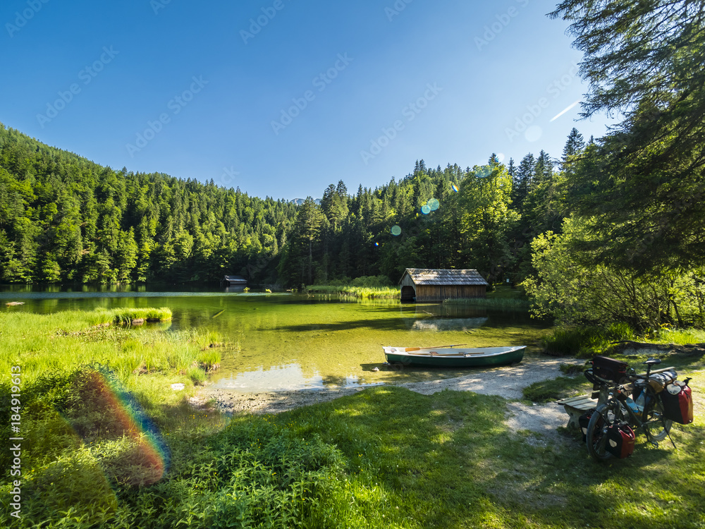 Obraz premium Österreich, Steiermark, Salzkammergut, Ausseer Land, Gössl, Ruderboot am Toplitzsee
