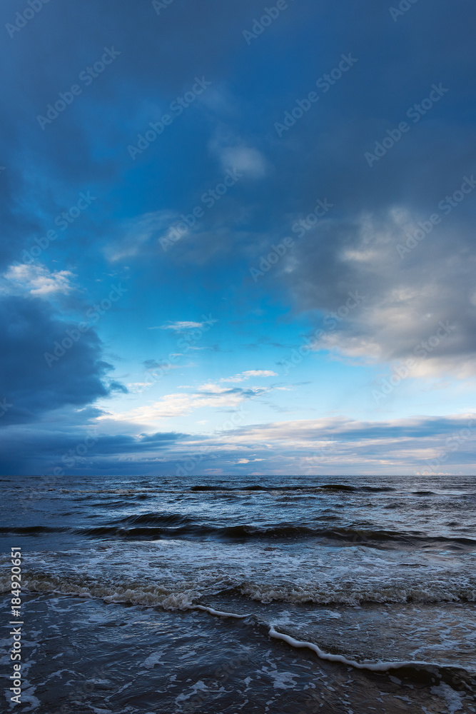 Obraz premium Waves at Baltic sea coast, Latvia.